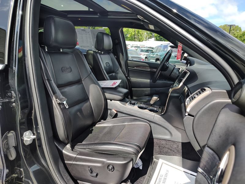 Used 2017 Jeep Grand Cherokee Overland AWD/4WD image 27