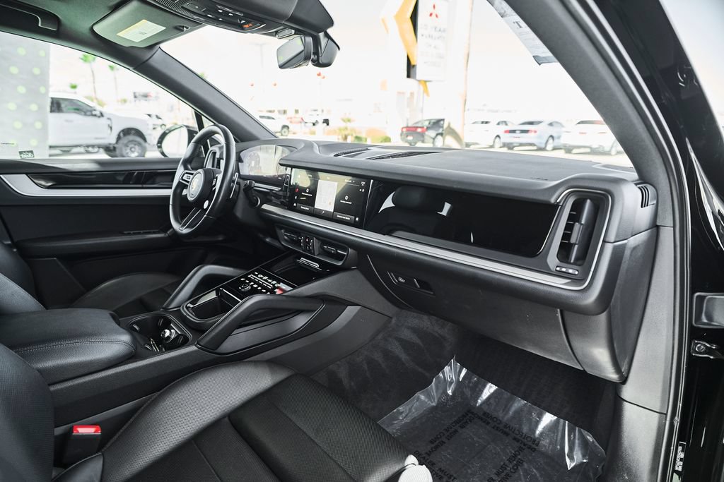 Used 2024 Porsche Cayenne AWD/4WD image 22