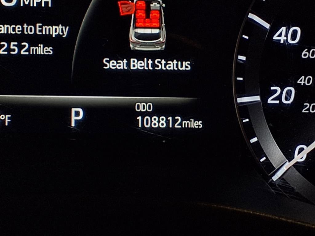 Used 2020 Toyota Highlander XLE image 29