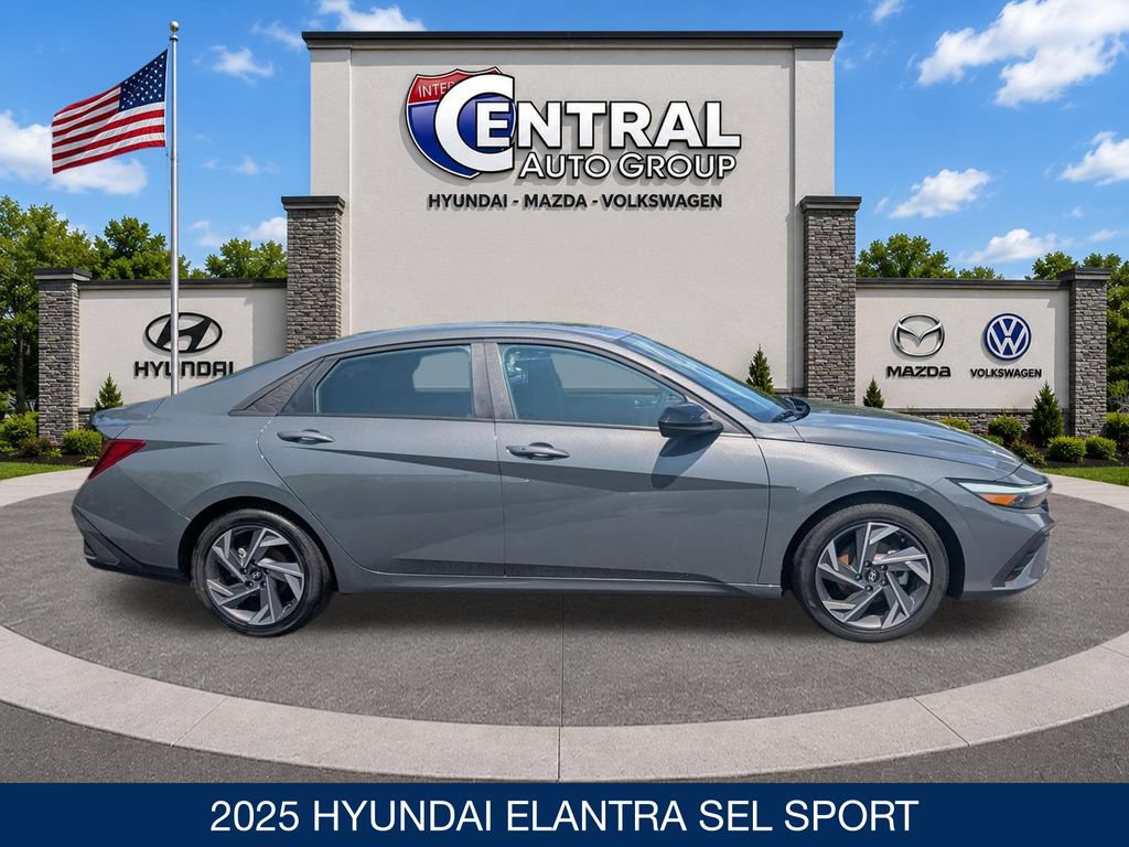 Certified 2025 Hyundai Elantra Sport FWD image 9