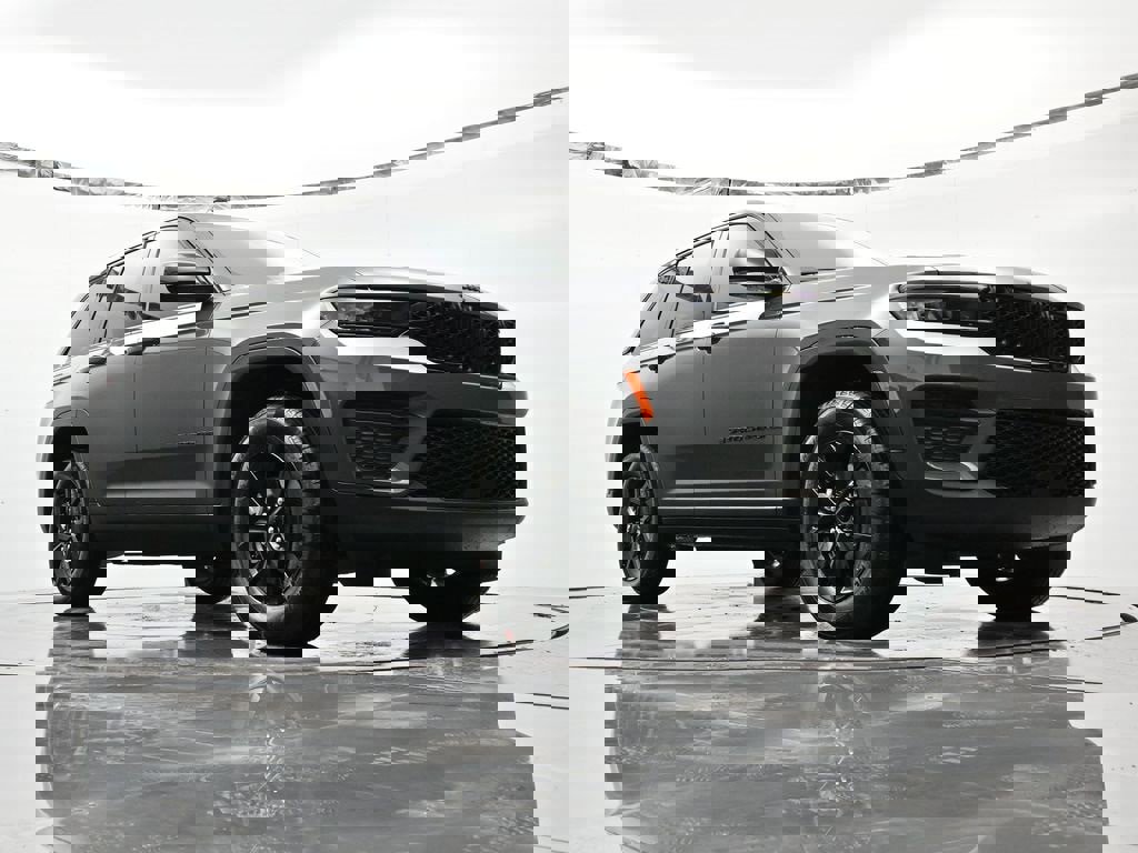New 2025 Jeep Grand Cherokee Altitude image 39