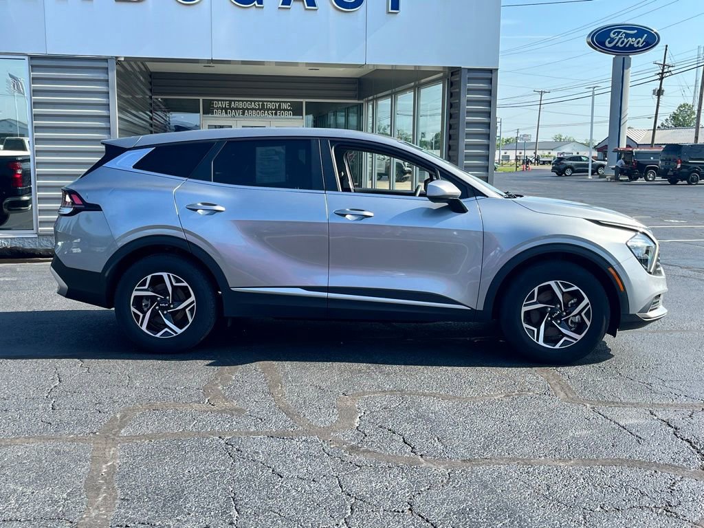 Used 2023 Kia Sportage LX FWD image 5
