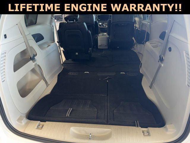 Certified 2024 Chrysler Pacifica Touring-L image 30