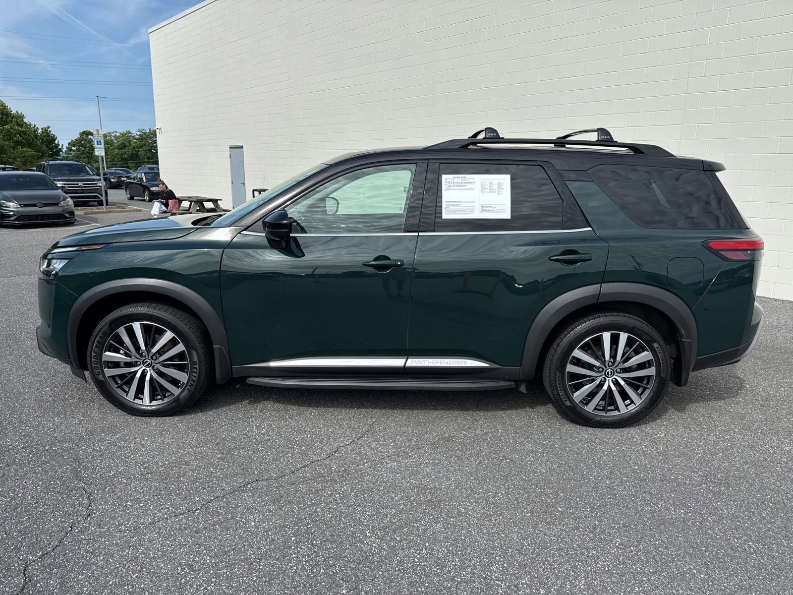 Used 2022 Nissan Pathfinder Platinum w/ Lighting Package (N93) AWD/4WD image 4