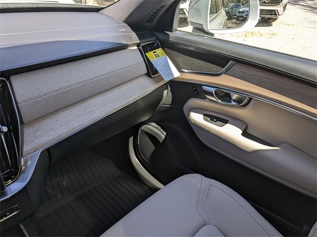 New 2025 Volvo XC90 B6 Core image 18