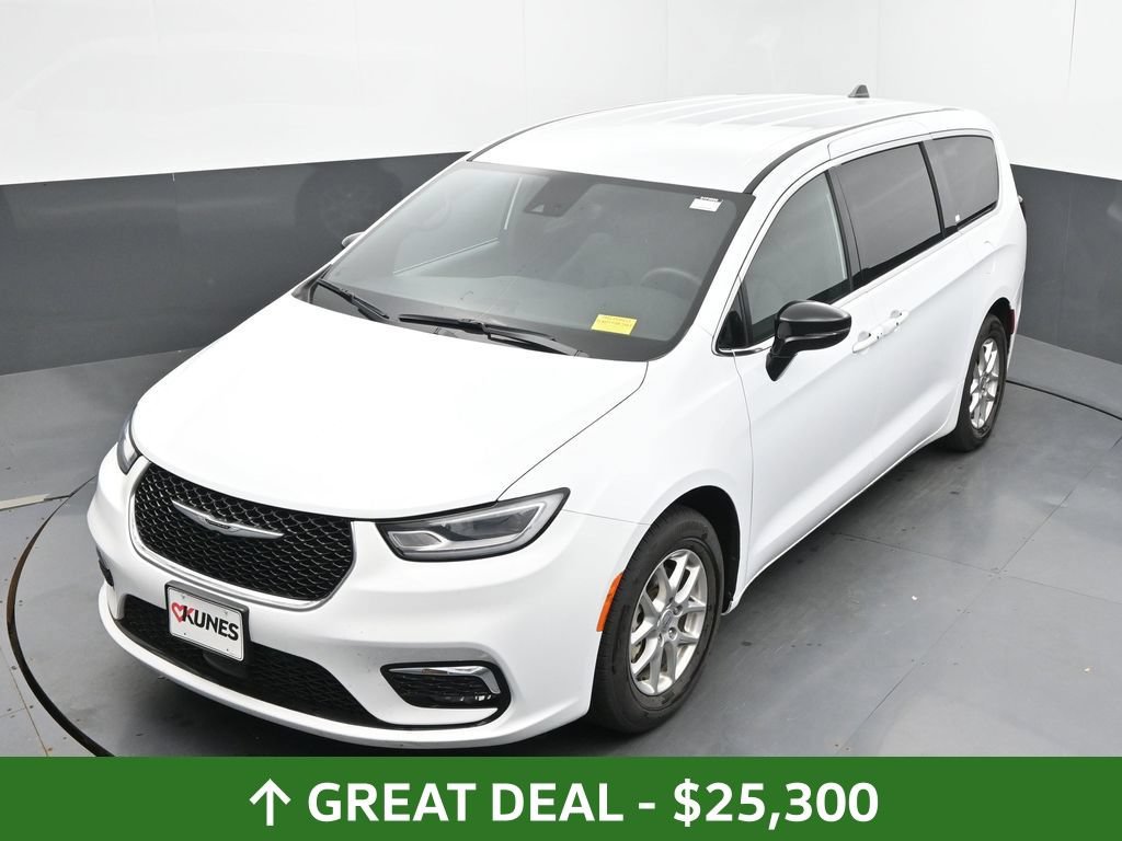 Used 2025 Chrysler Pacifica Select FWD image 37