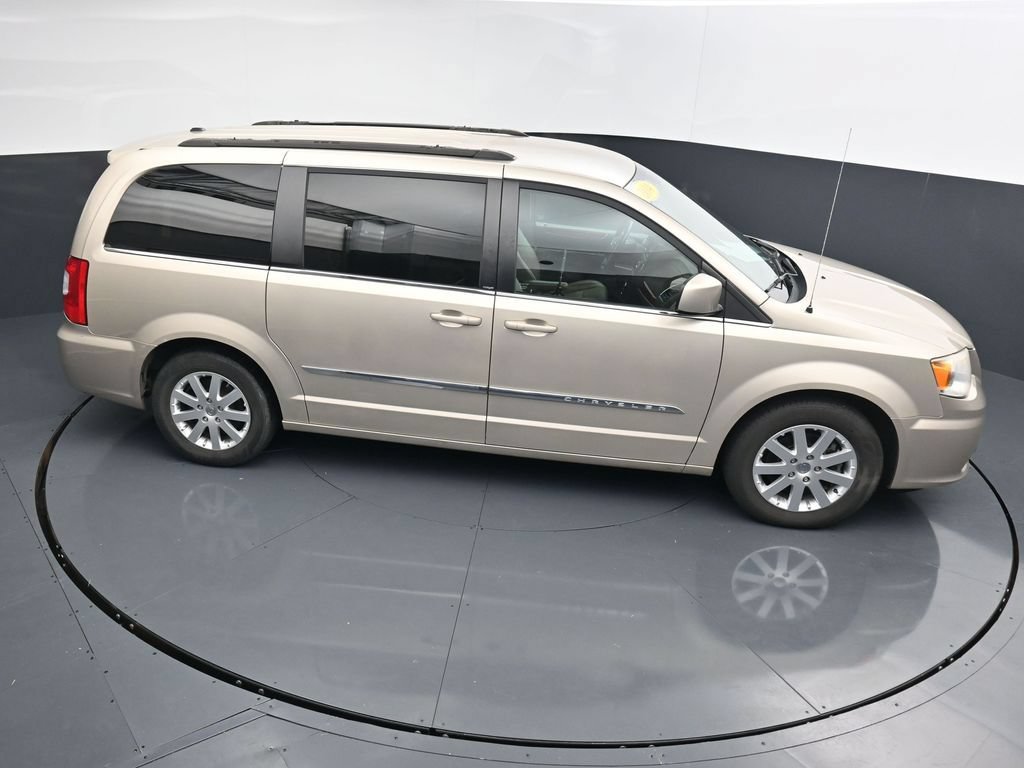 Used 2014 Chrysler Town & Country Touring FWD image 25