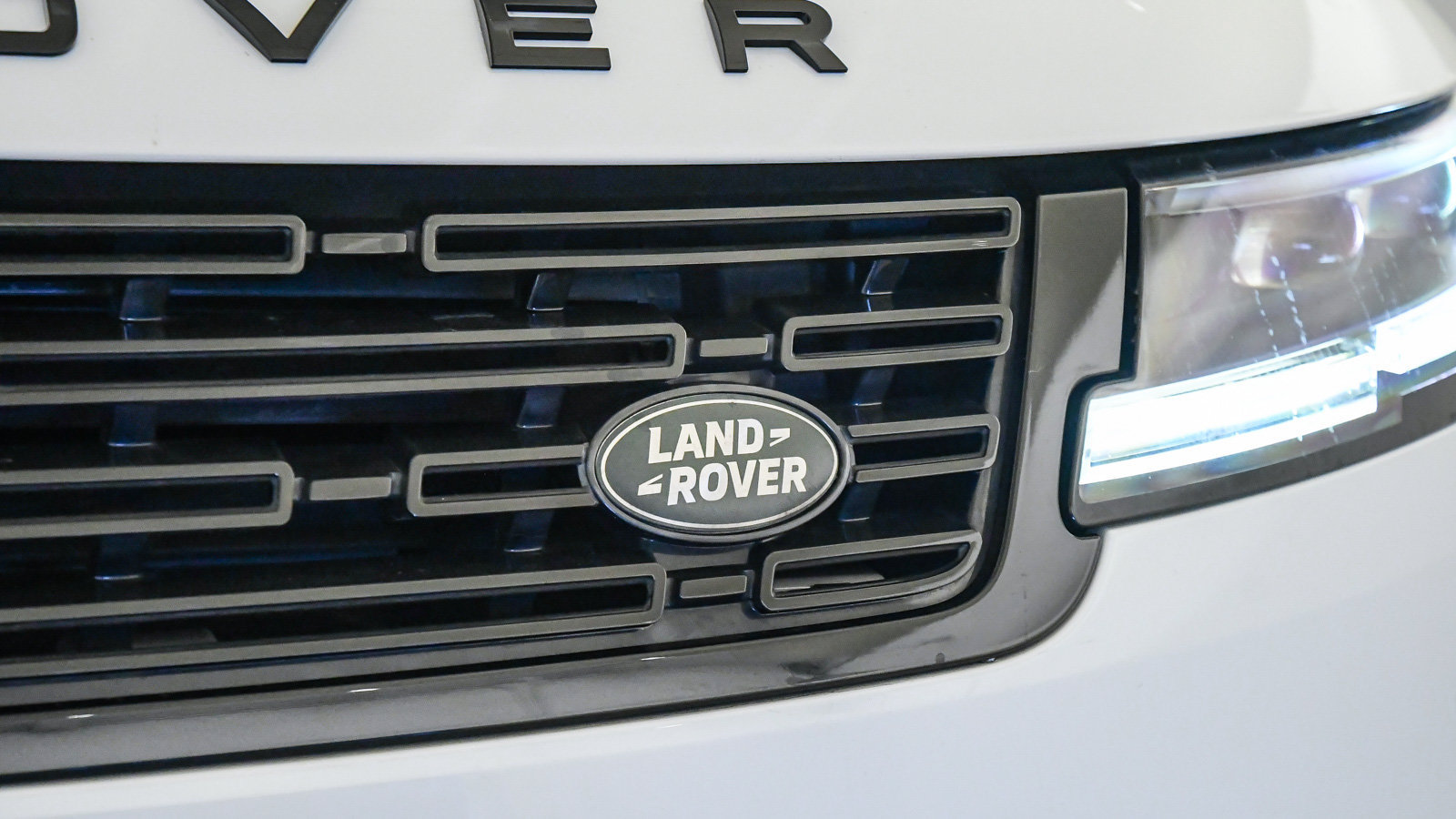 Used 2023 Land Rover Range Rover Sport SE AWD/4WD image 9