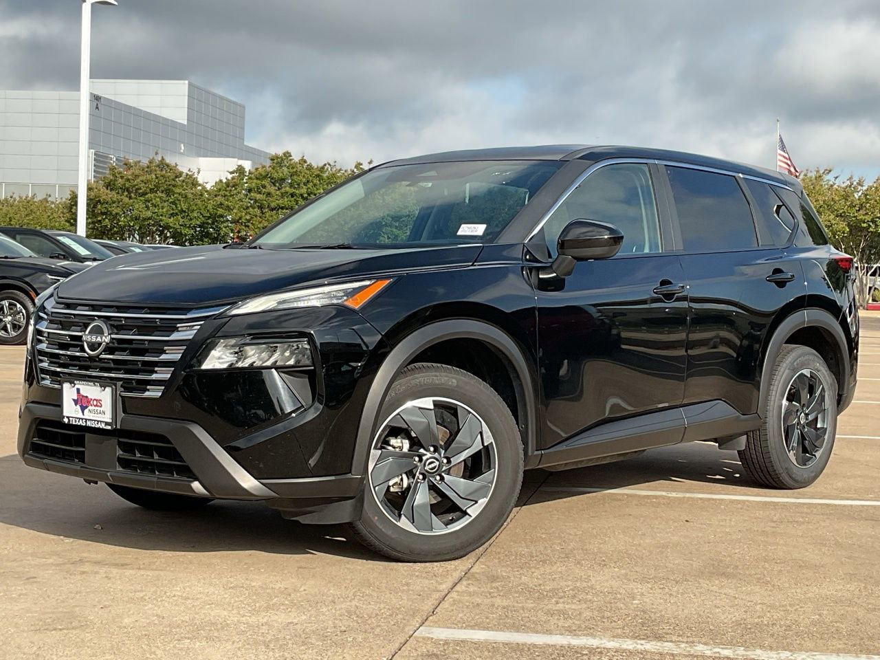 Used 2025 Nissan Rogue SV image 2