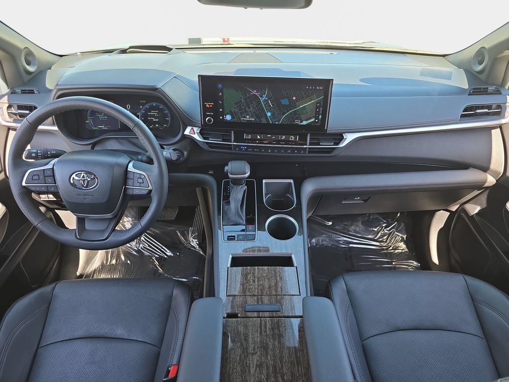 Used 2025 Toyota Sienna Platinum AWD/4WD image 10