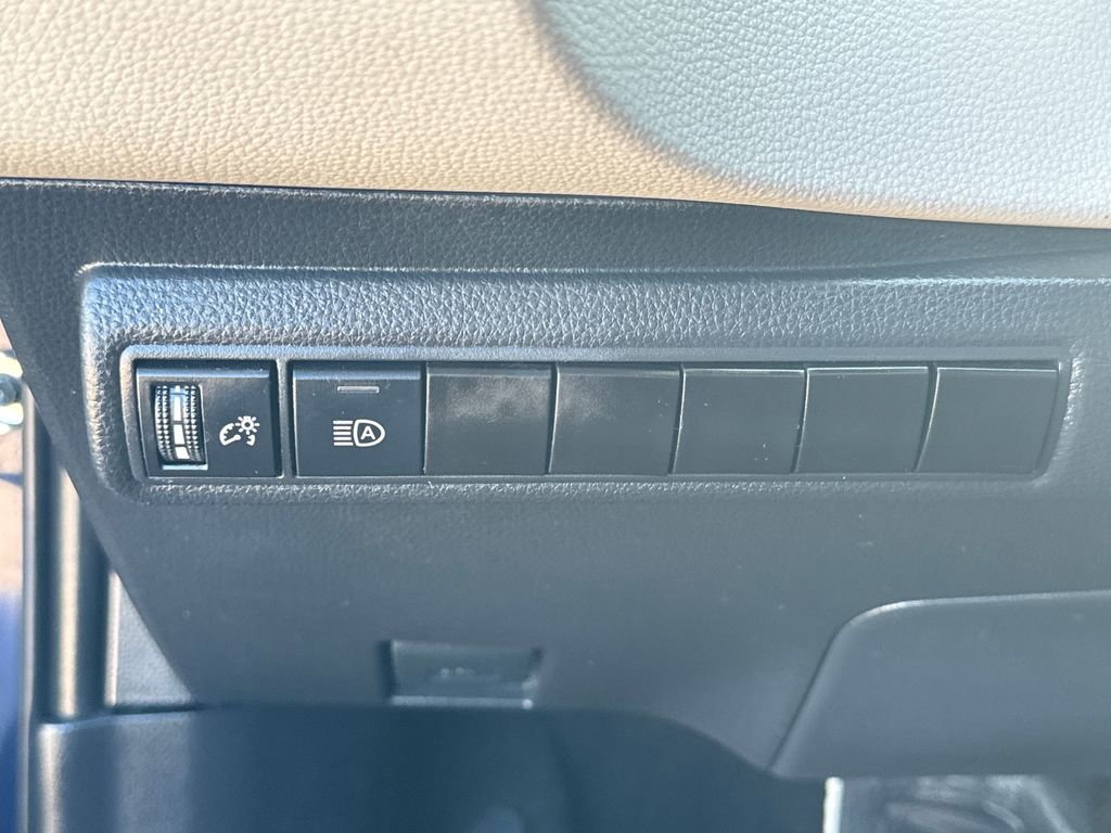 Used 2022 Toyota Corolla LE FWD image 30