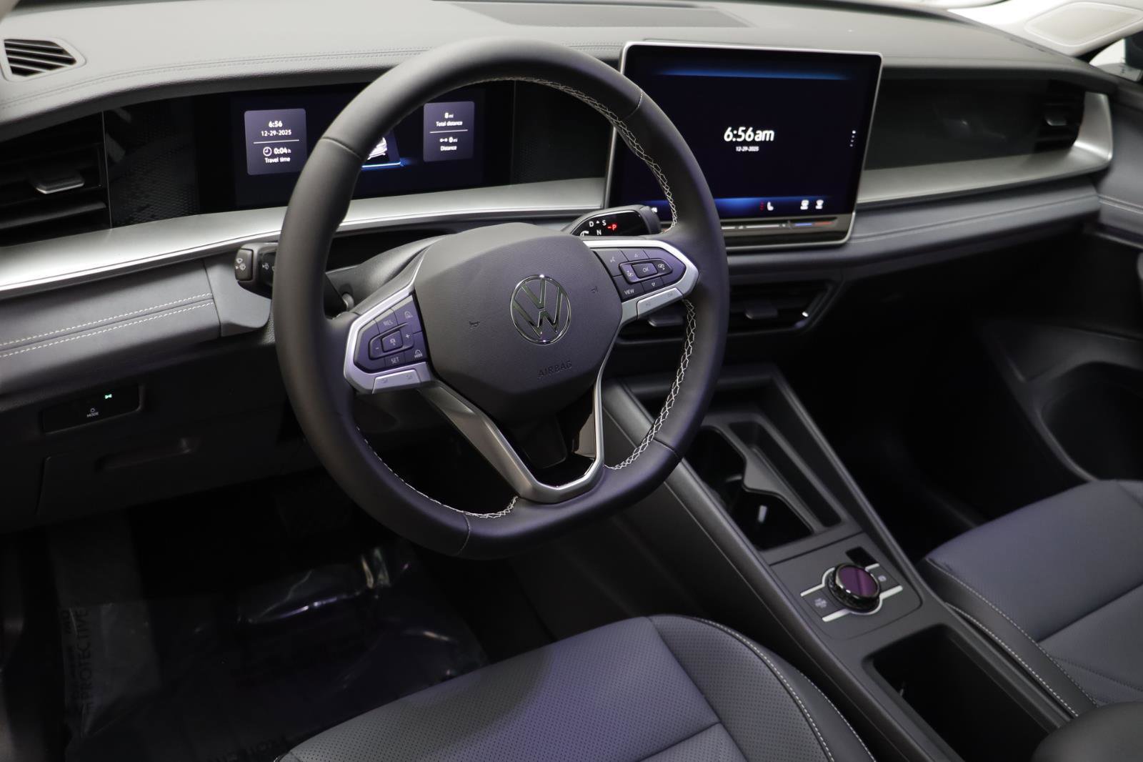 New 2026 Volkswagen Tiguan SE w/ Panoramic Sunroof Package image 6