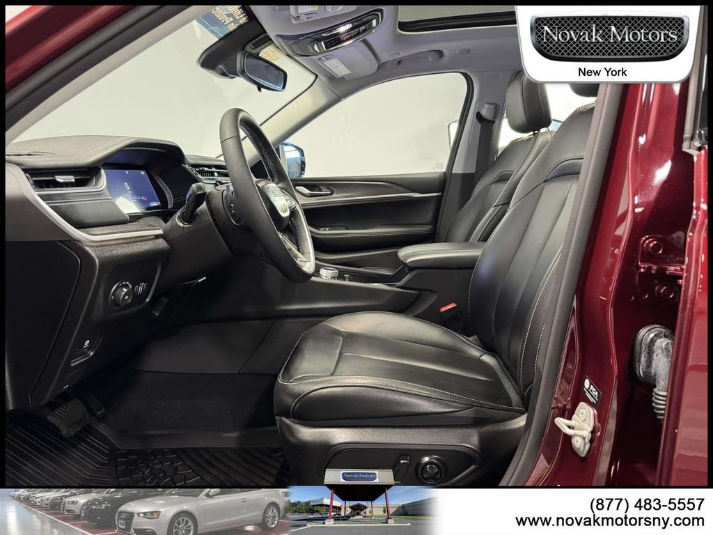 Used 2023 Jeep Grand Cherokee Limited AWD/4WD image 16
