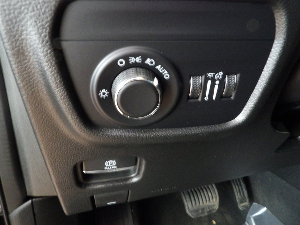 Used 2025 Jeep Grand Cherokee Laredo X w/ Luxury Tech Group I image 27