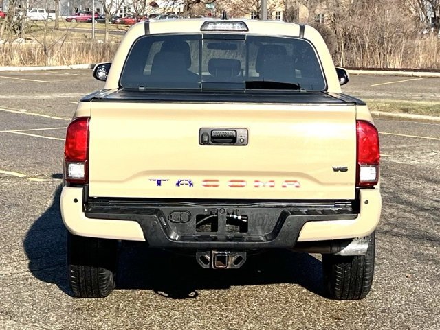 Used 2017 Toyota Tacoma TRD Sport image 6