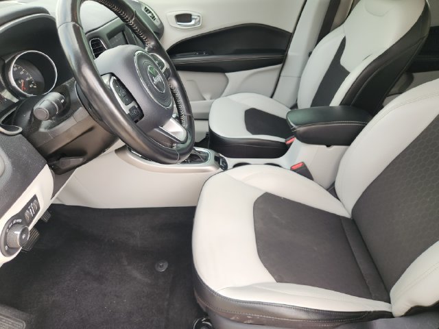 Used 2019 Jeep Compass Latitude FWD image 9