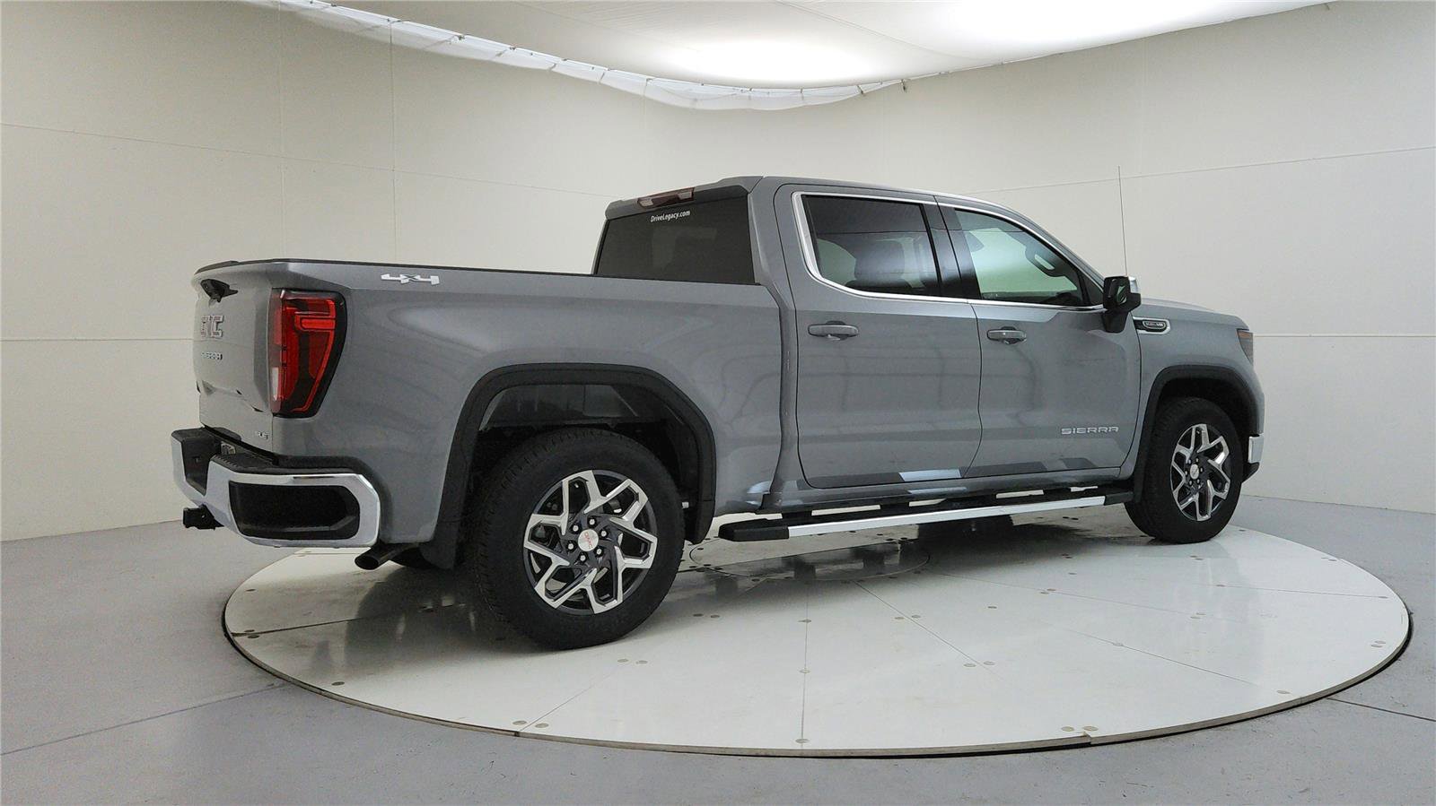 Used 2025 GMC Sierra 1500 SLE image 7
