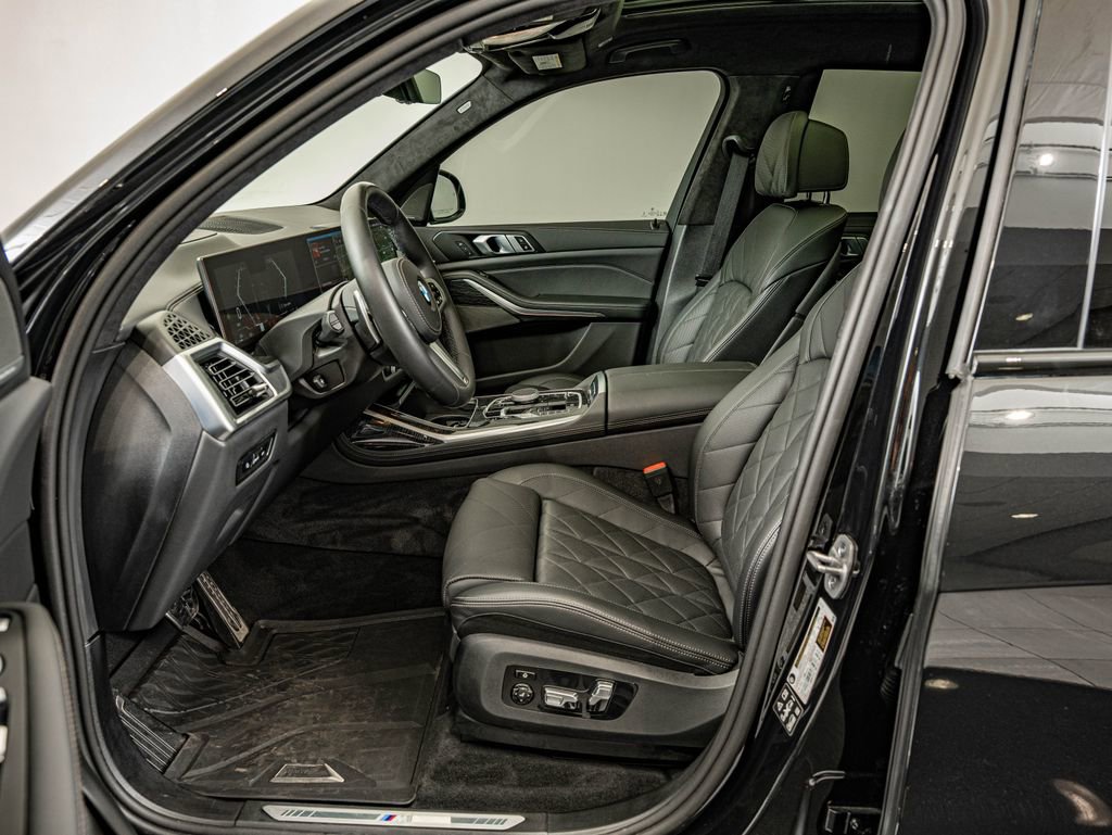 Used 2025 BMW X7 xDrive40i w/ M Sport Package AWD/4WD image 29