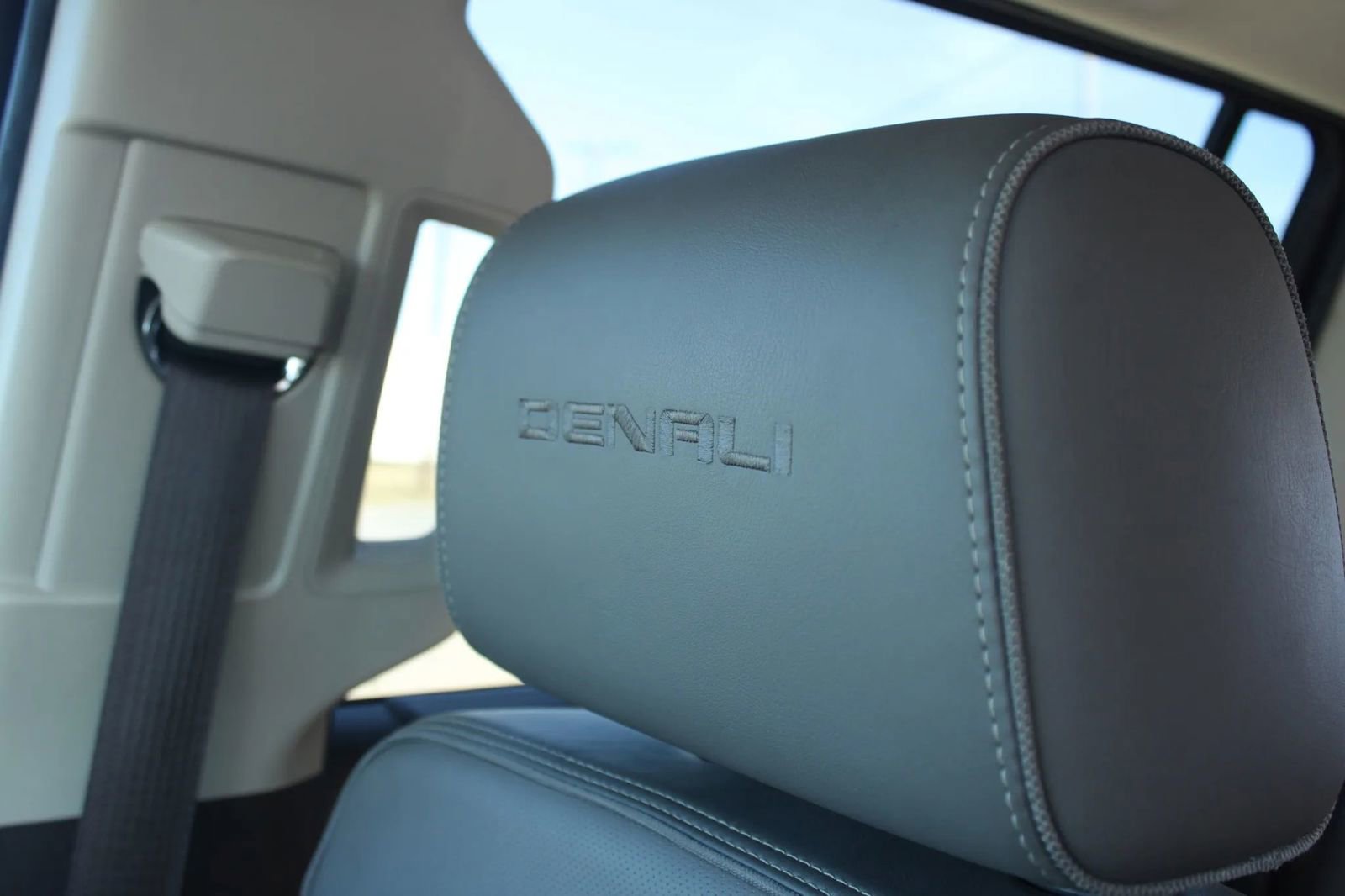 Used 2017 GMC Yukon XL Denali w/ Open Road Package RWD image 33