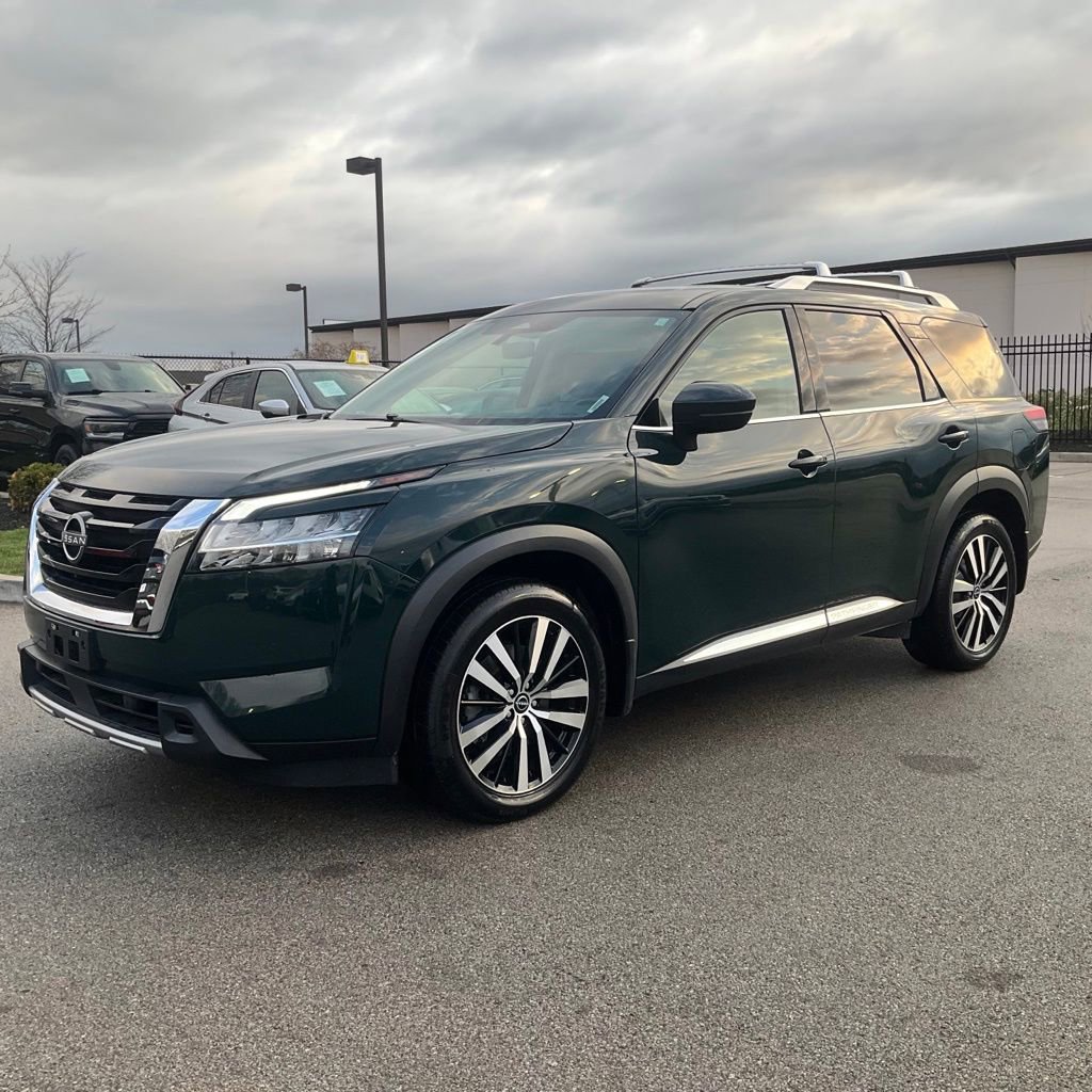 Used 2023 Nissan Pathfinder Platinum AWD/4WD image 3