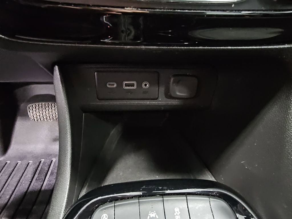 Used 2020 Buick Encore GX Preferred w/ Cold Weather Comfort Package image 19