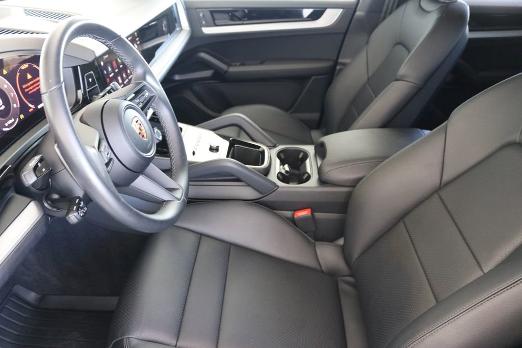 Used 2024 Porsche Cayenne image 19