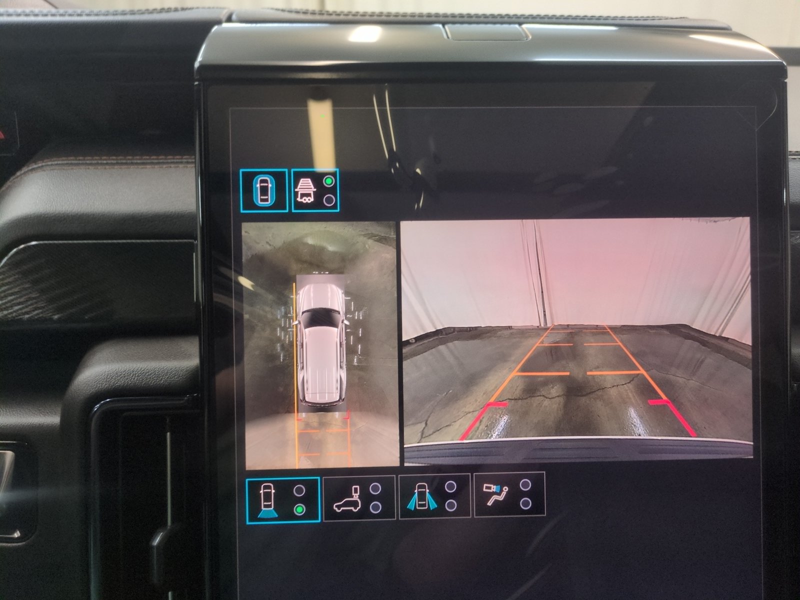 New 2026 GMC Yukon AT4 w/ AT4 Premium Package AWD/4WD image 18