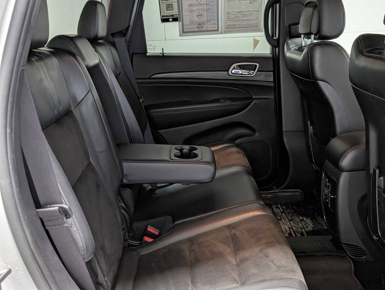 Used 2020 Jeep Grand Cherokee Laredo w/ Laredo X Package image 39