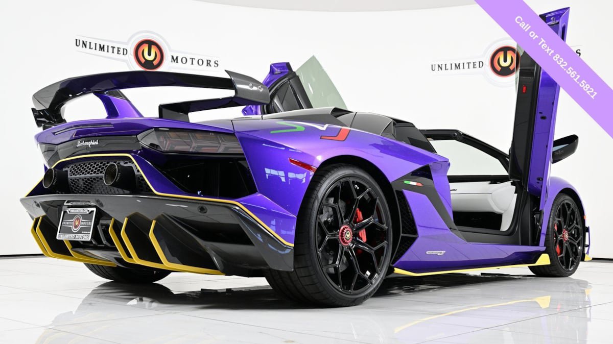 Used 2021 Lamborghini Aventador SVJ AWD/4WD image 13