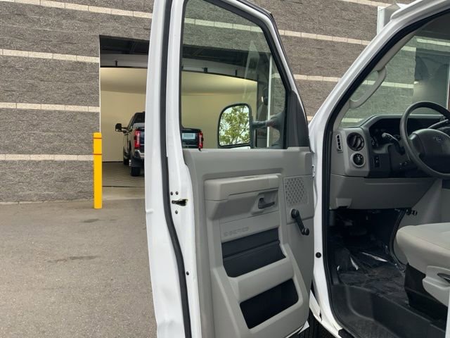 Used 2019 Ford E-450 and Econoline 450 Super Duty w/ Exterior Upgrade Package image 11