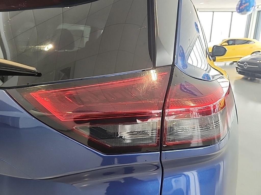 Used 2023 Nissan Rogue S image 11