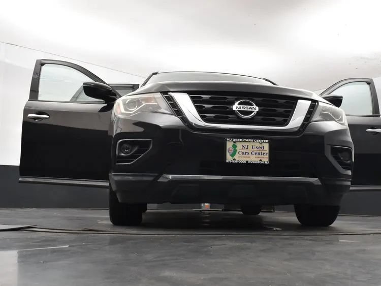 Used 2017 Nissan Pathfinder SV AWD/4WD image 11