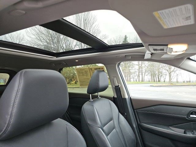 Used 2023 Nissan Rogue SL AWD/4WD image 13