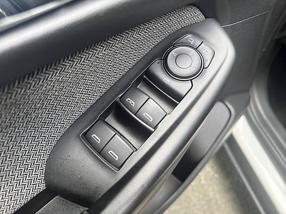 Used 2025 Chevrolet TrailBlazer LT FWD image 4