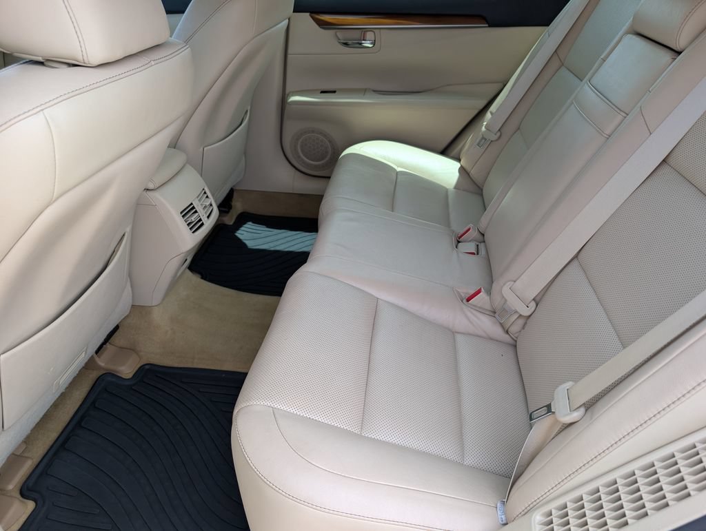 Used 2013 Lexus ES 300h w/ Luxury Pkg FWD image 14