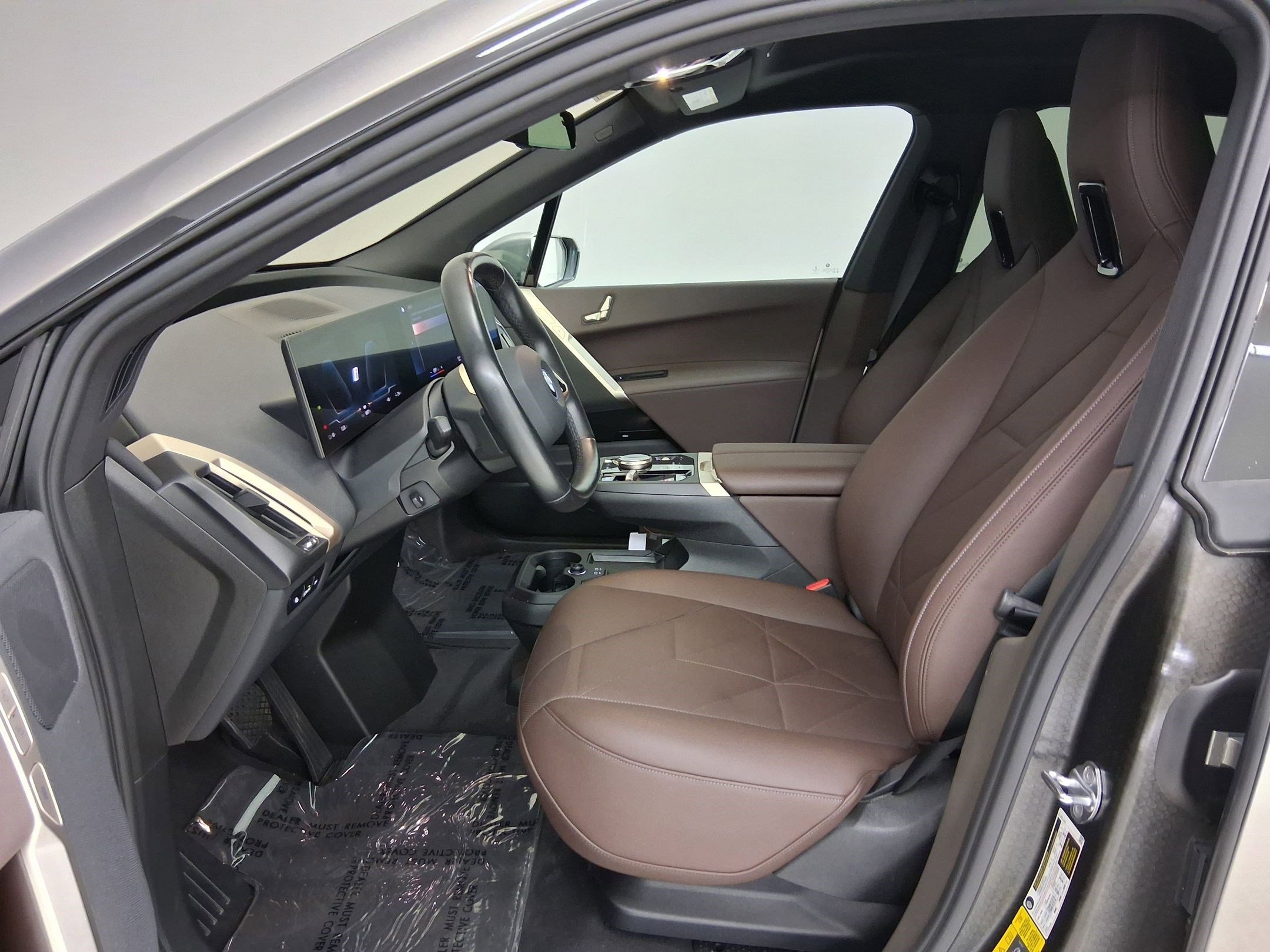 Used 2023 BMW iX xDrive50 w/ Sport Package image 3