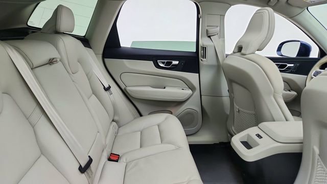 Used 2023 Volvo XC60 B5 Plus w/ Climate Package image 25