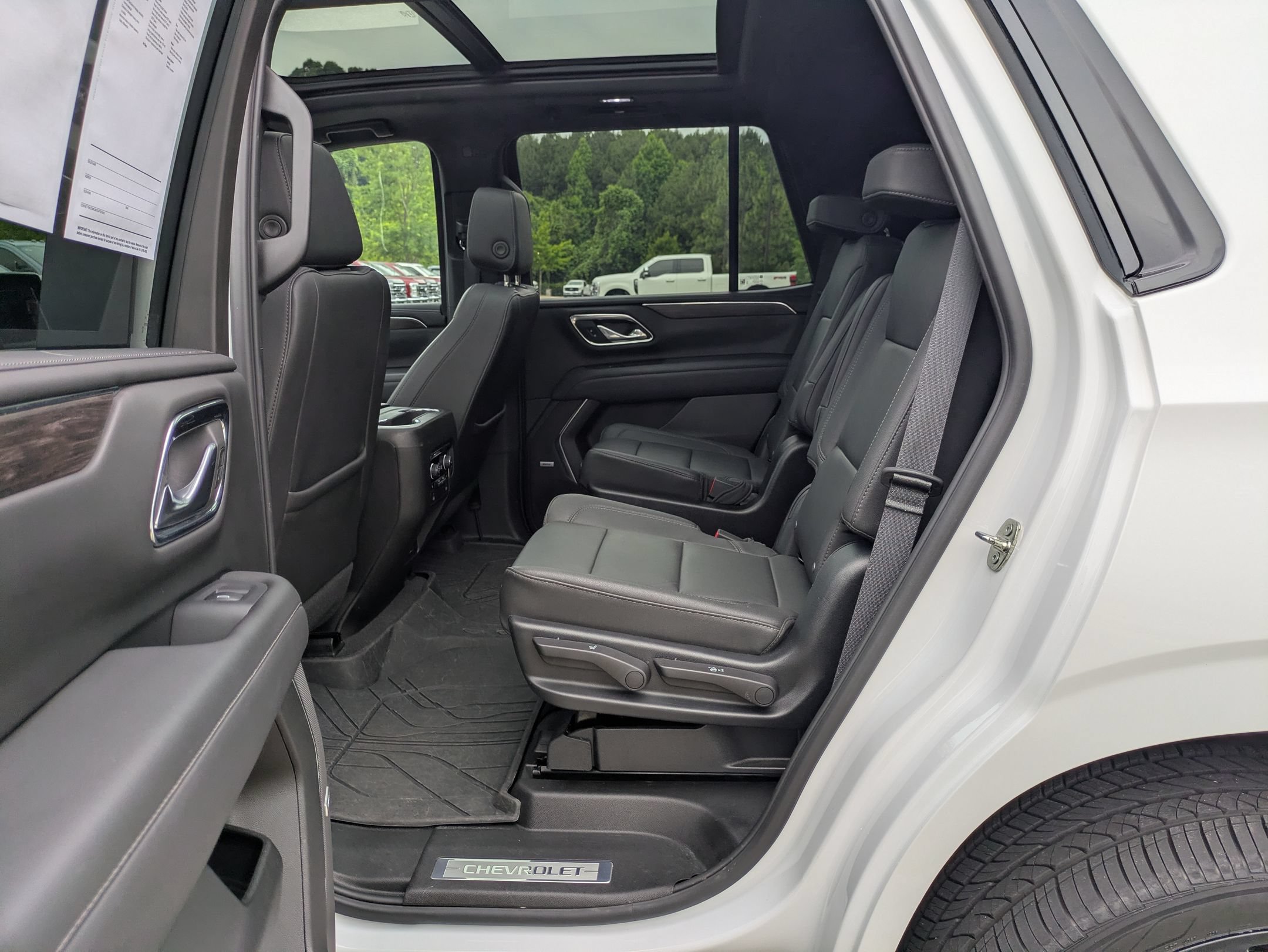 Used 2023 Chevrolet Tahoe Z71 w/ Luxury Package AWD/4WD image 29