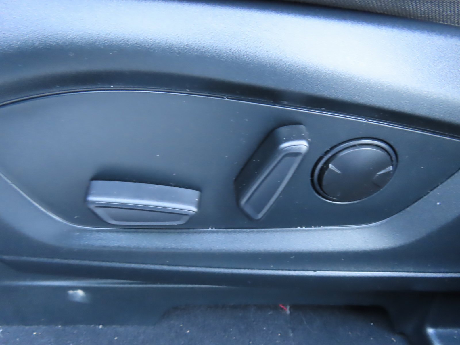 Used 2024 Ford Explorer XLT image 27