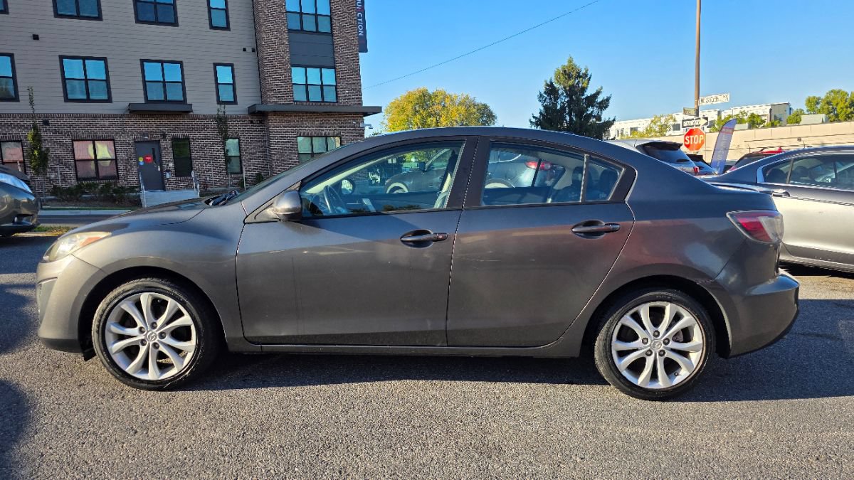 Used 2011 MAZDA MAZDA3 s Grand Touring w/ Tech Pkg FWD image 4