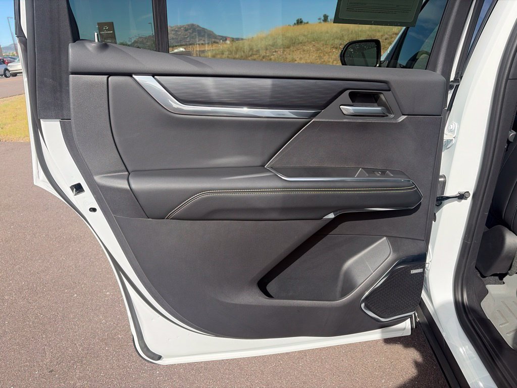 Used 2026 GMC Acadia Elevation w/ Elevation Premium Package AWD/4WD image 13