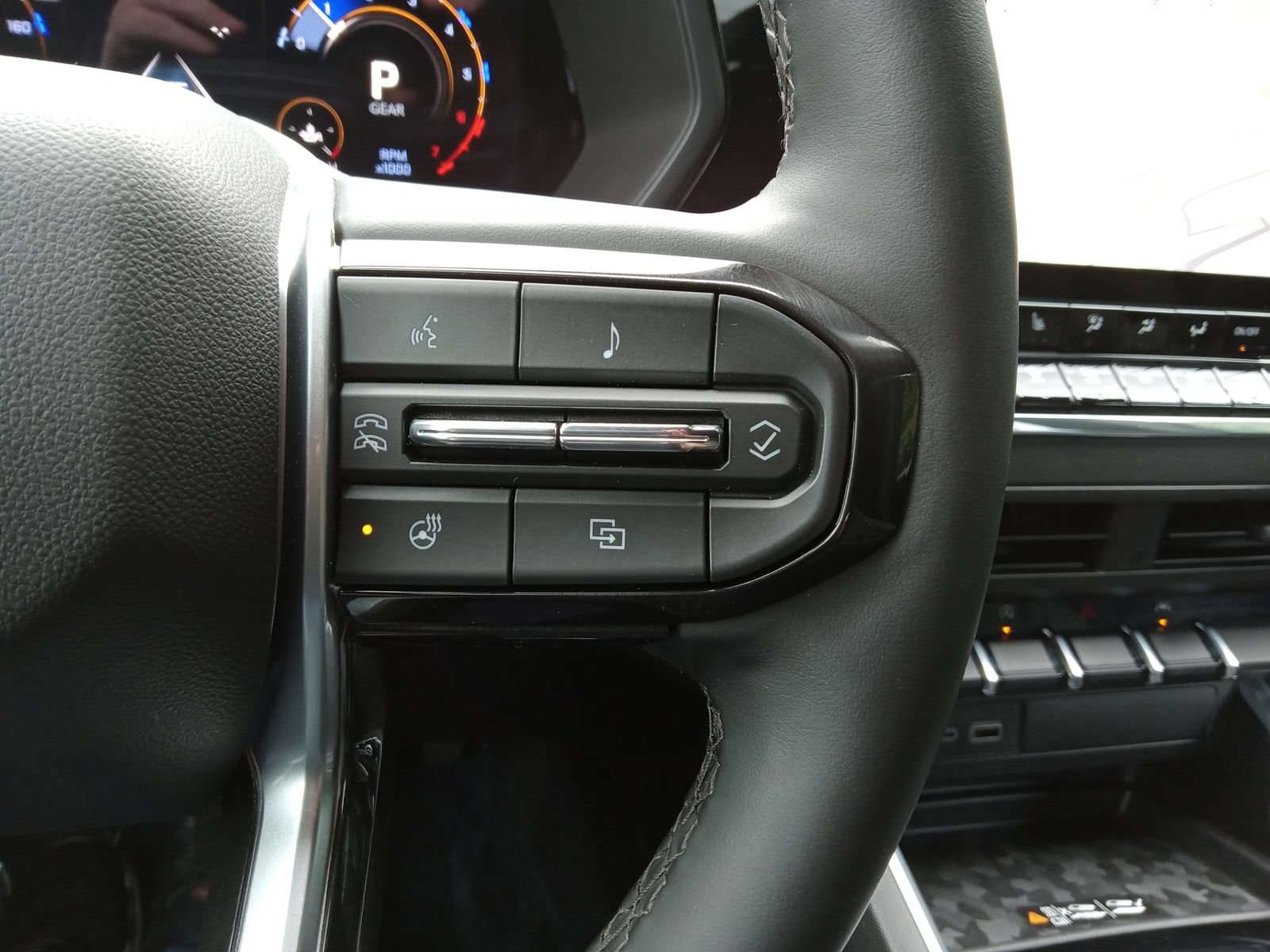 Used 2025 Chevrolet Colorado Trail Boss AWD/4WD image 25