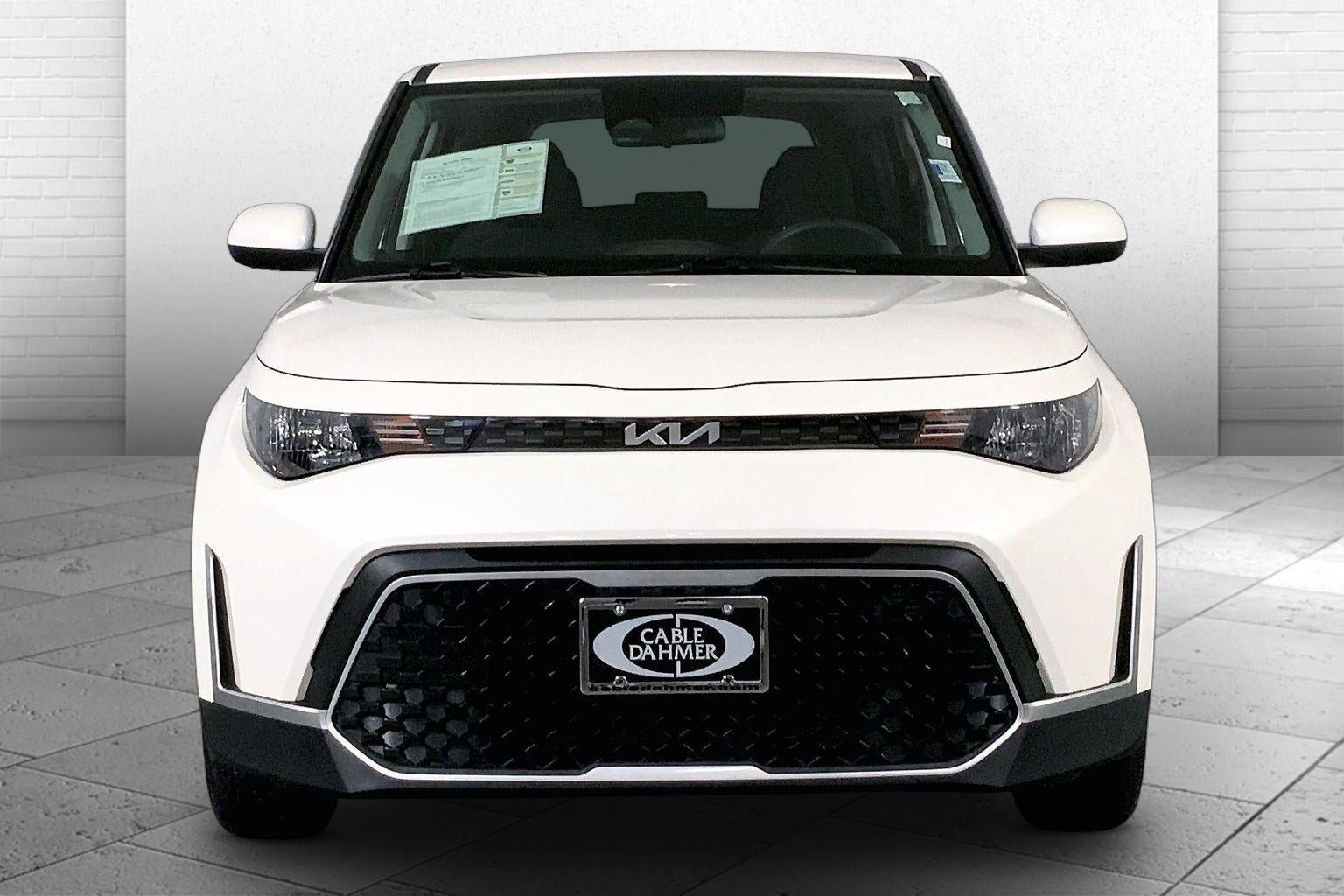 Used 2025 Kia Soul LX FWD image 2