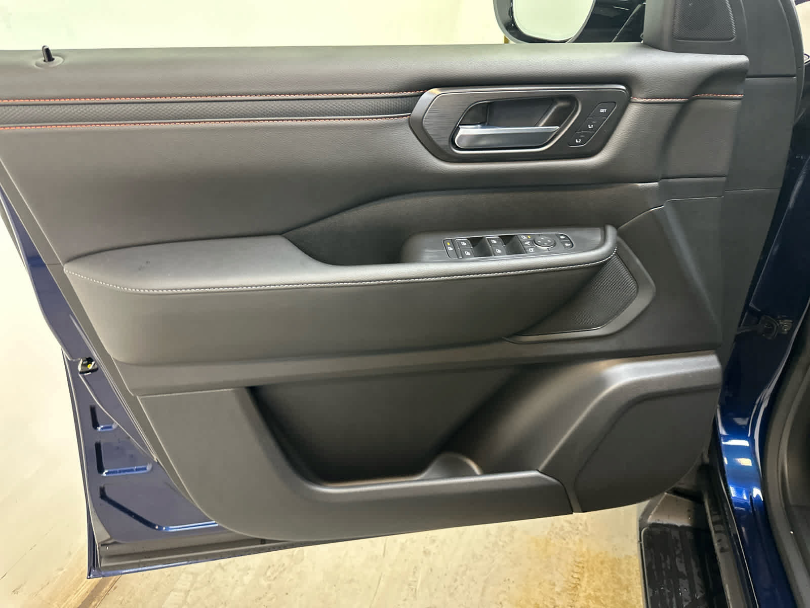 New 2025 Nissan Armada PRO-4X AWD/4WD image 18