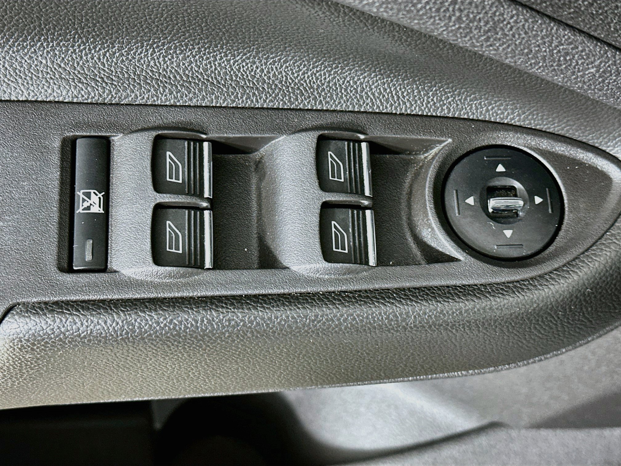 Used 2013 Ford C-MAX Energi SEL FWD image 15
