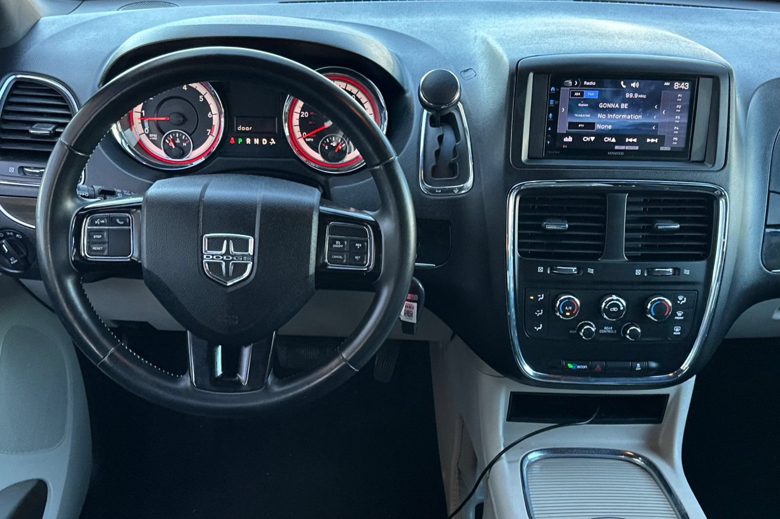 Used 2017 Dodge Grand Caravan SXT FWD image 11