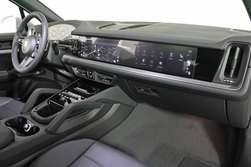 Used 2025 Porsche Cayenne image 35