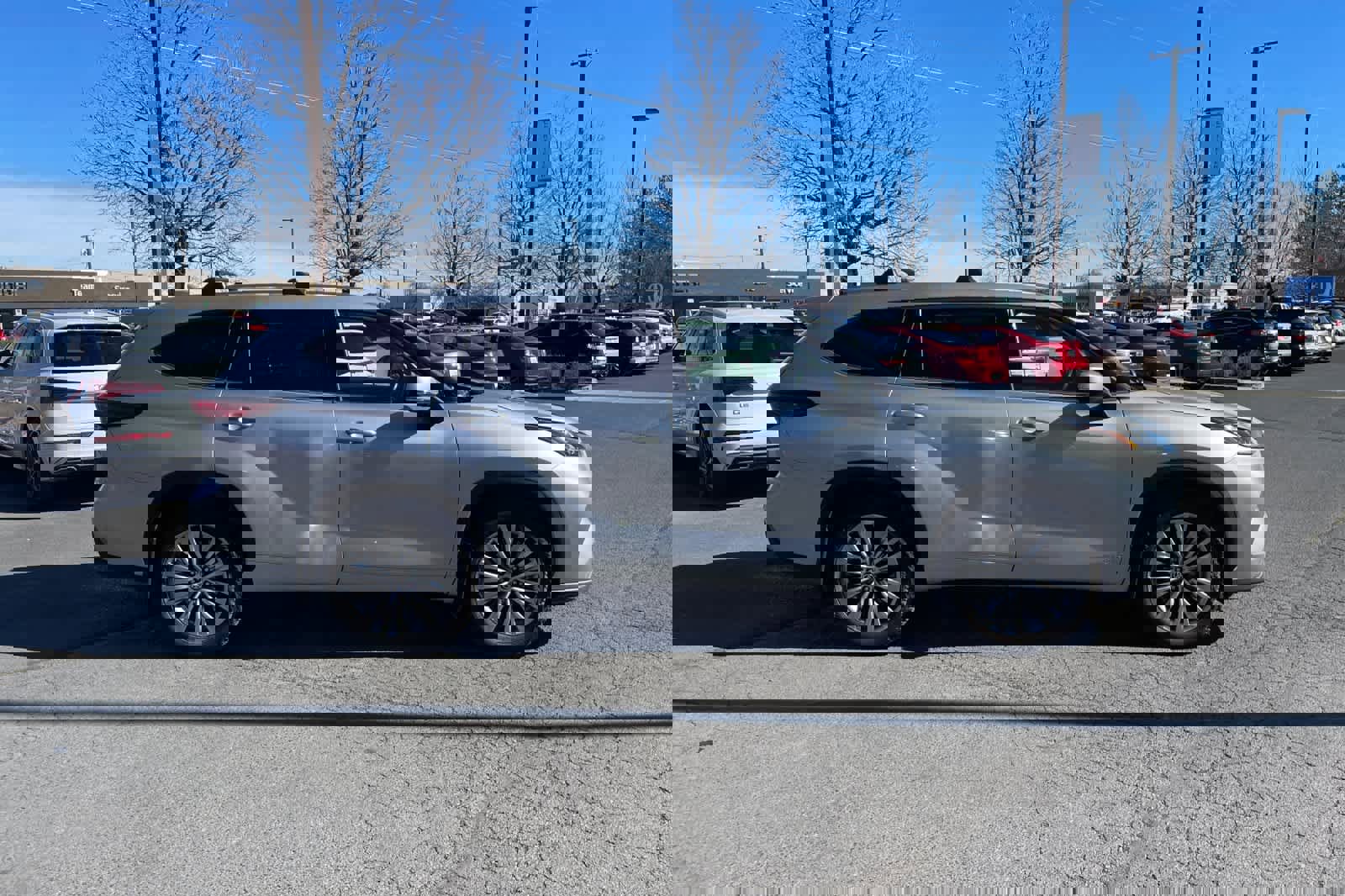 Used 2023 Toyota Highlander Platinum image 6