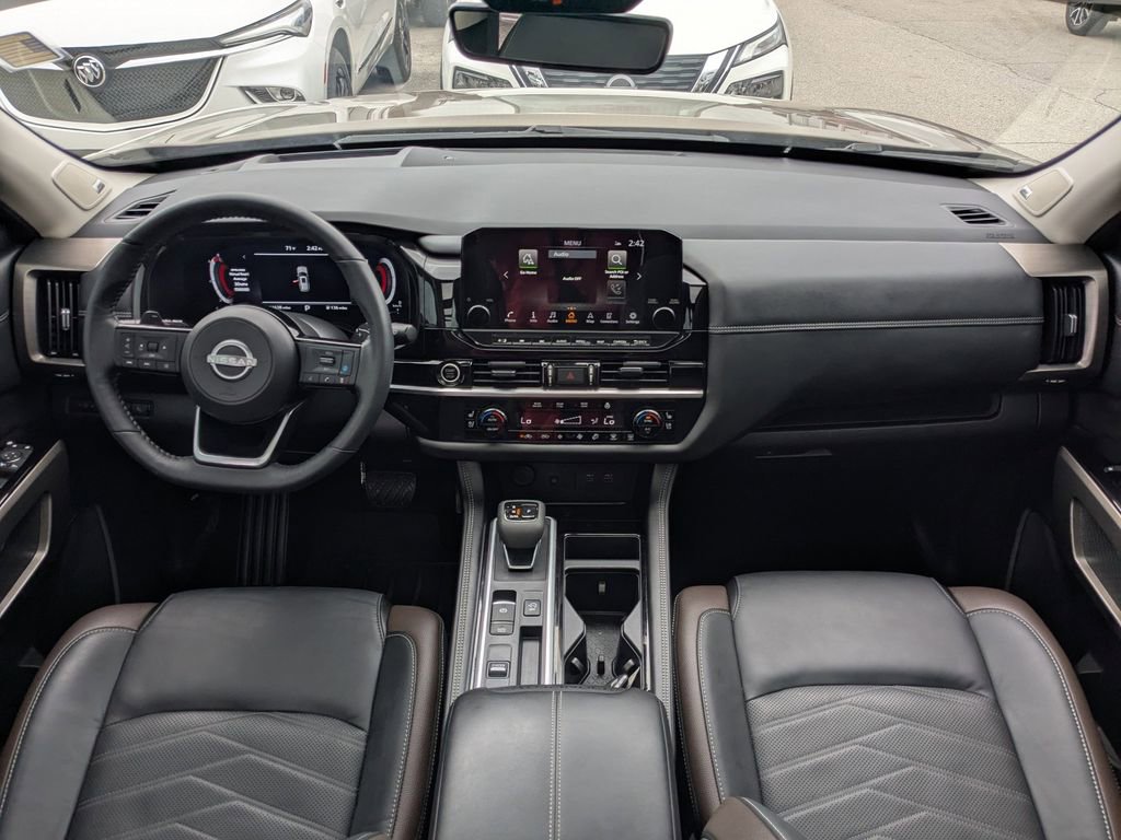 Used 2024 Nissan Pathfinder Platinum w/ Cargo Package image 15