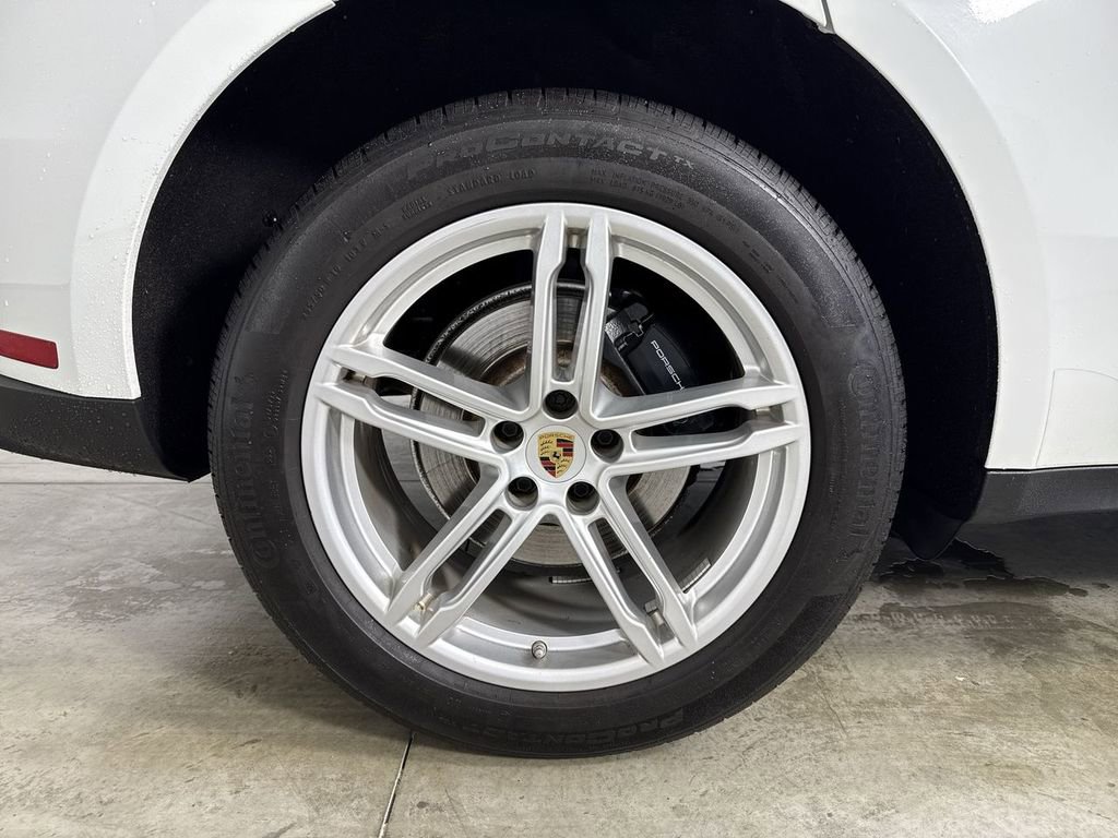 Certified 2023 Porsche Macan Turbo image 16